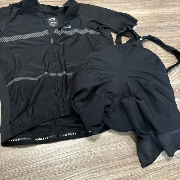 SOLD***Oakley cycling set top and bottom - Picture 14 of 15